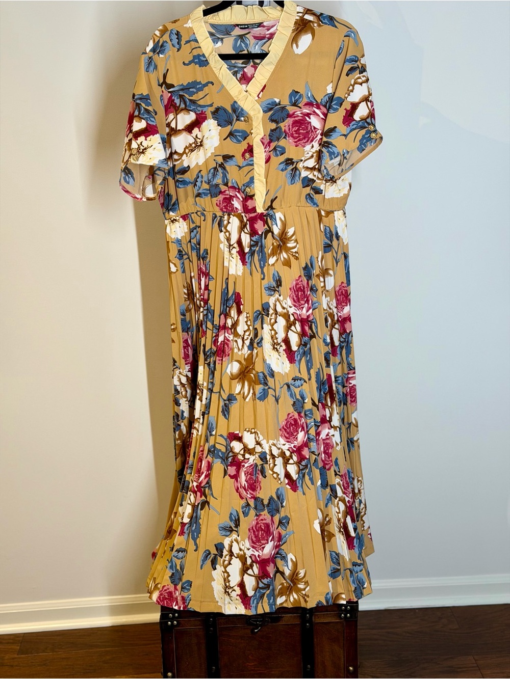 Mustard Floral V-Neck Midi Dress with Pleated Skirt